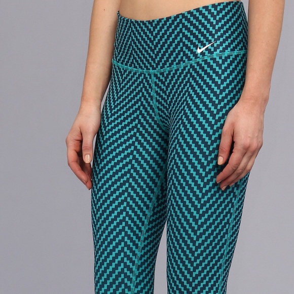Nike Pants - Nike Dri Fit cropped capris legging